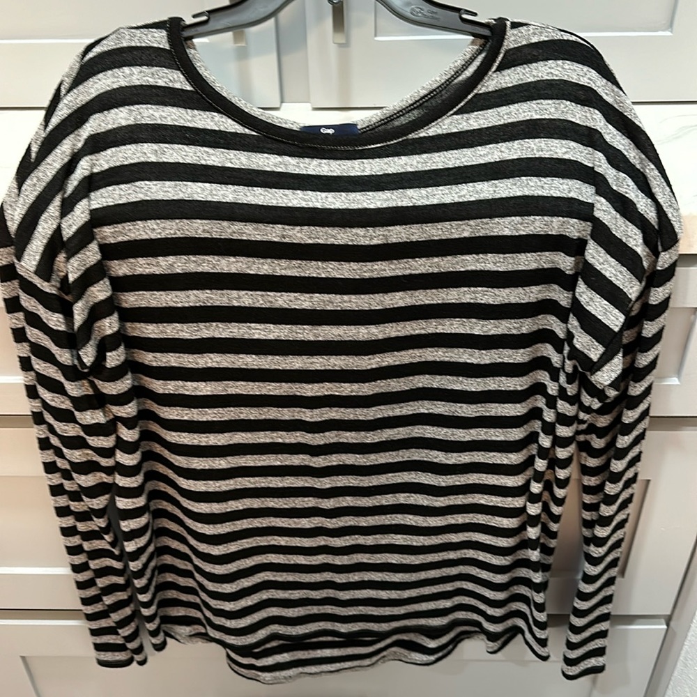 EUC Gap lightweight sweater in Women’s Large